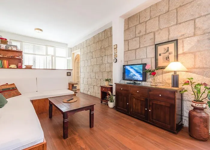 Nina 杜布罗夫尼克